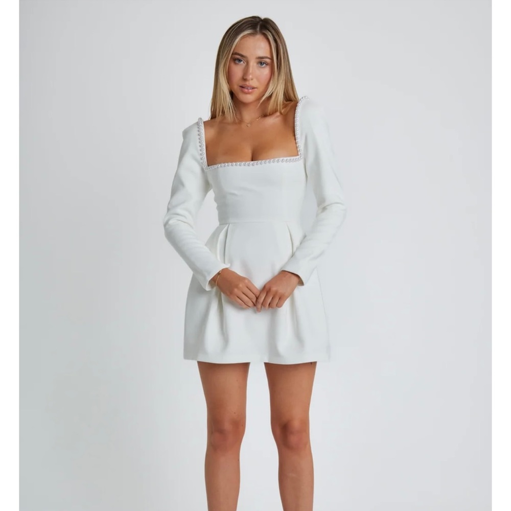 OddMuse white dress